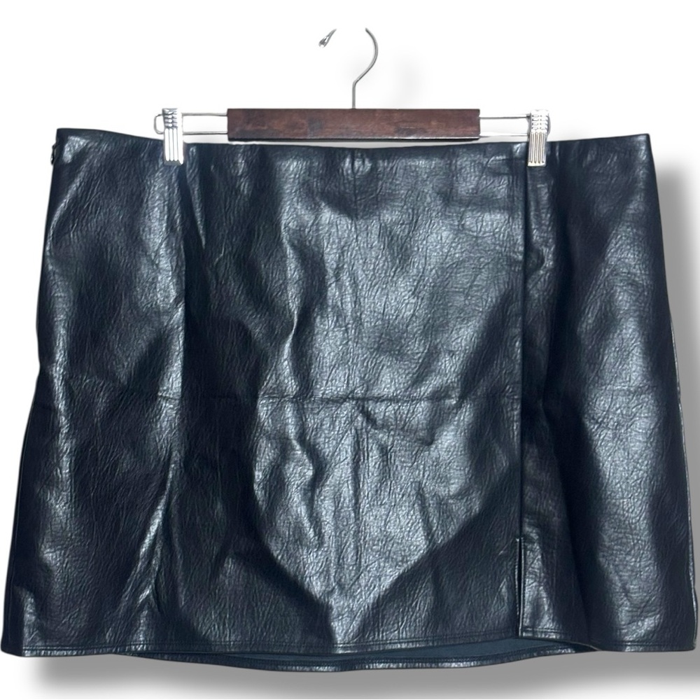 Old Navy NWT Black Faux Leather Mini A-Line Fit and Flare Skirt with Slit - Picture 10 of 16
